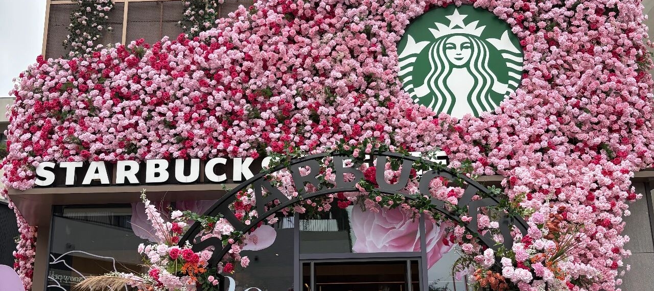 Starbucks открывает первый флагманский магазин в тематике роз в Шэньчжэне